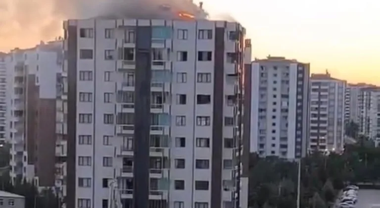 13 Katlı binada korkunç yangın: 3 kişi hayatını kaybetti