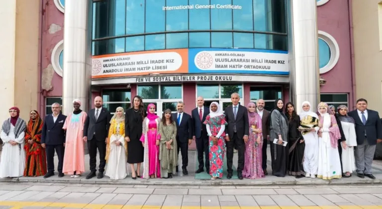 46 ülkeden gençler Ankara’da mezuniyet coşkusunu paylaştı