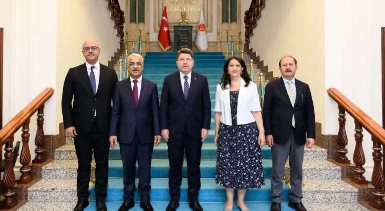 Adalet Bakanı Tunç, DEM parti heyetiyle görüştü