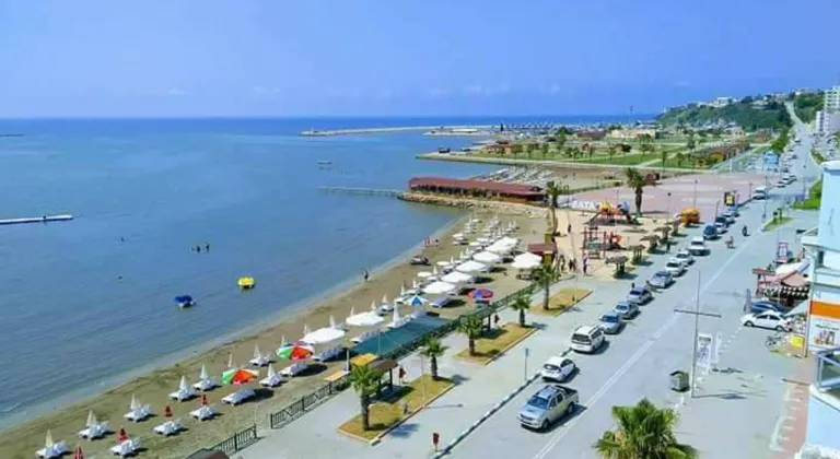 Adana Karataş'taki plajlar yıkıldı, geriye yıkıntı ve üzüntü kaldı