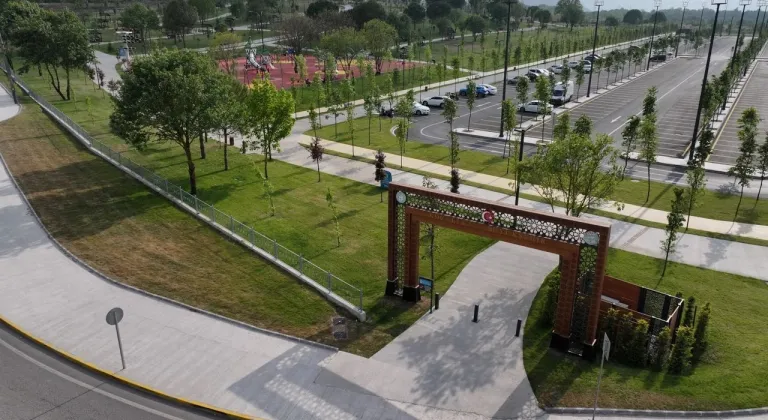 Aileler Başiskele Seymen Millet Bahçesinde keyifli vakit geçiriyor