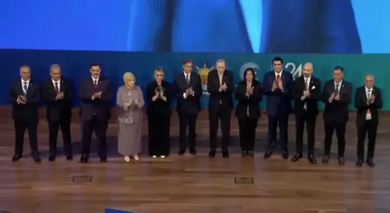 AK Parti, 24. kuruluş yıl dönümünde 9 belediye başkanını kadrosuna kattı