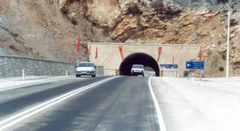 AK Parti Isparta Milletvekillerine yol eleştirisi! 