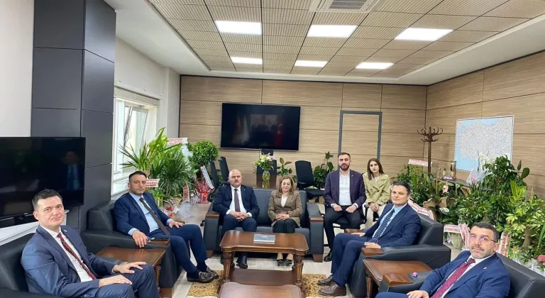 AK Parti Kars Heyeti, Karayolları 18. Bölge Müdürü Hakan Yenilmez’i ziyaret etti