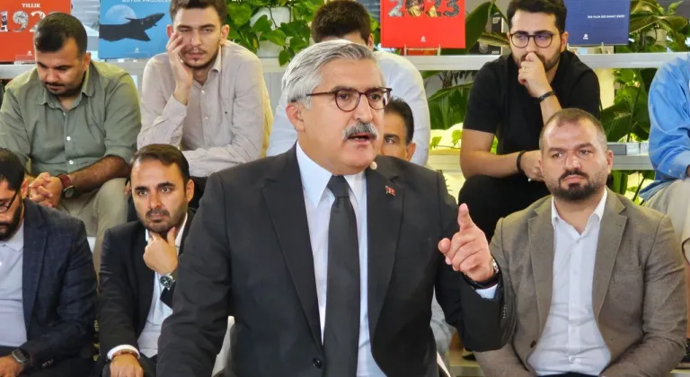AK Parti’den Özgür Özel’in sözlerine sert tepki: “Önce rüşvet-yolsuzluk iddialarına cevap verin”