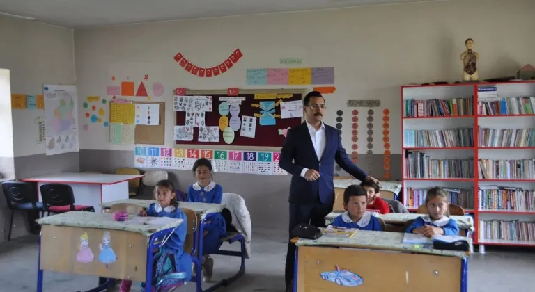 Akyaka Kaymakamı İsmail Demirtaş, Hacıpiri Köyü İlkokulunu ziyaret etti