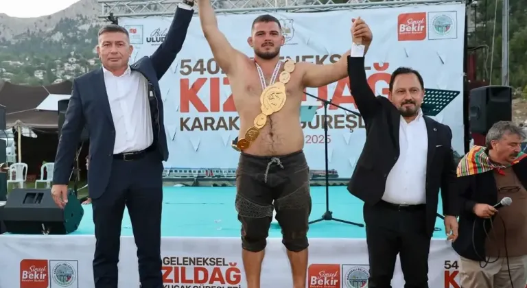 Altın kemerin sahibi Mehmet Çelebi oldu...