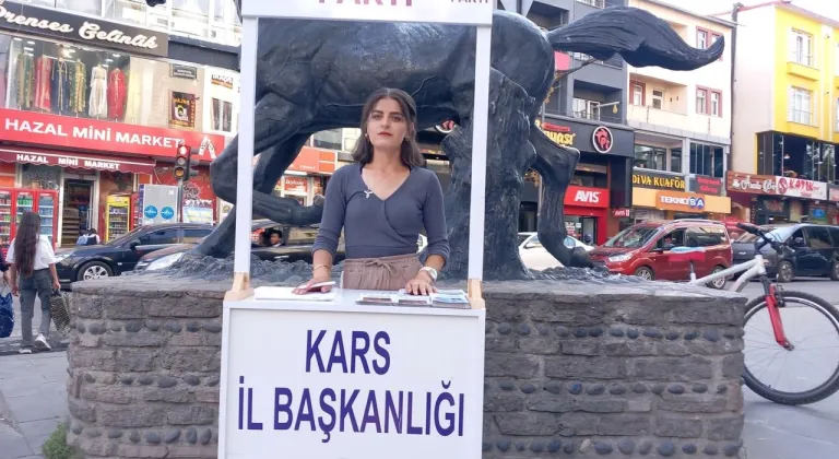 Anahtar Partisi Kars İl Gençlik Kolları’ndan bilgilendirme standı