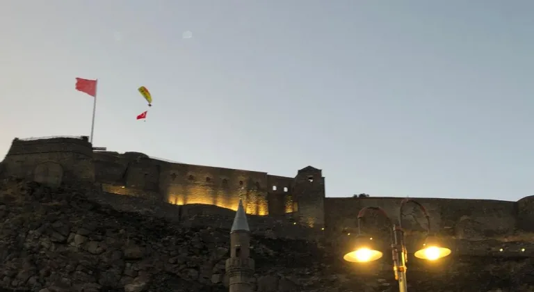 Ani’nin 961. Fetih yıldönümünde paramotor gösterisi nefes kesti