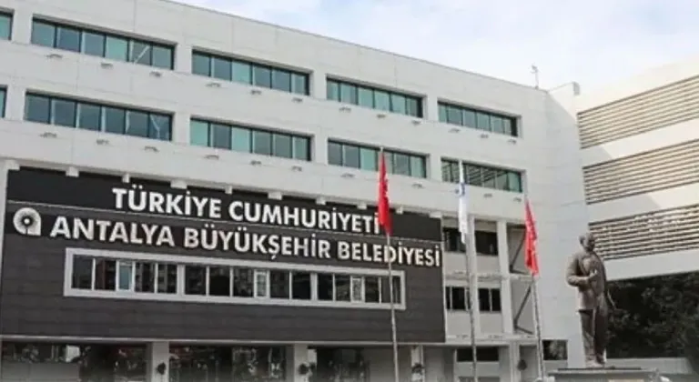 Antalya Büyükşehir Belediyesi'nde rüşvet ve yolsuzluk soruşturmasında 8 tutuklama