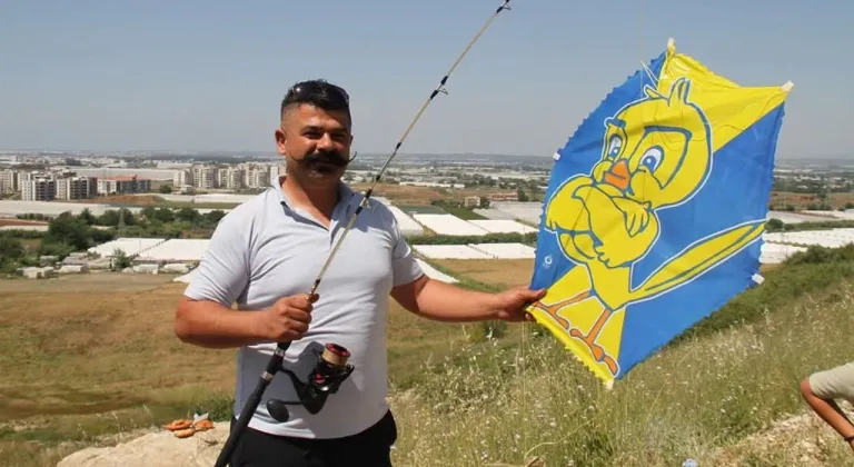 Antalya’da olta ile uçurtma uçurdu, görenler hayran kaldı