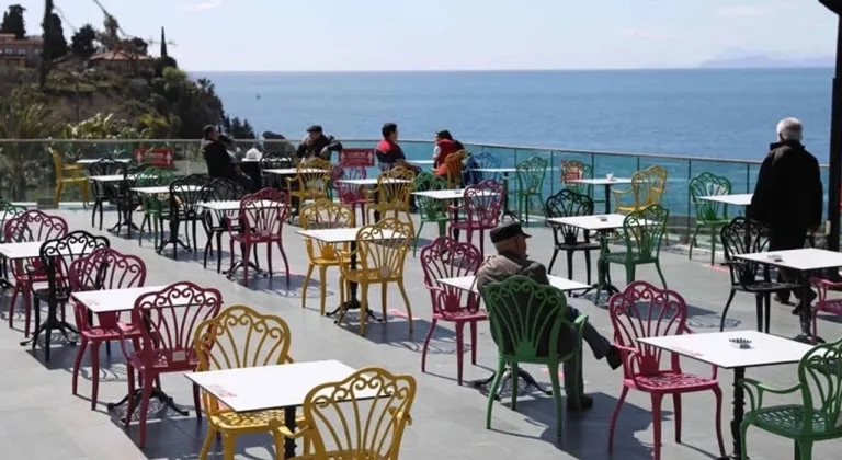 Antalya'daki sosyal tesisler bayramda hizmette