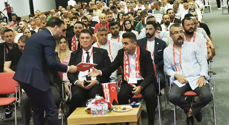 Antalyaspor Olağan Genel Kurulu toplandı! Başkan Mustafa Ergün güven tazeledi!