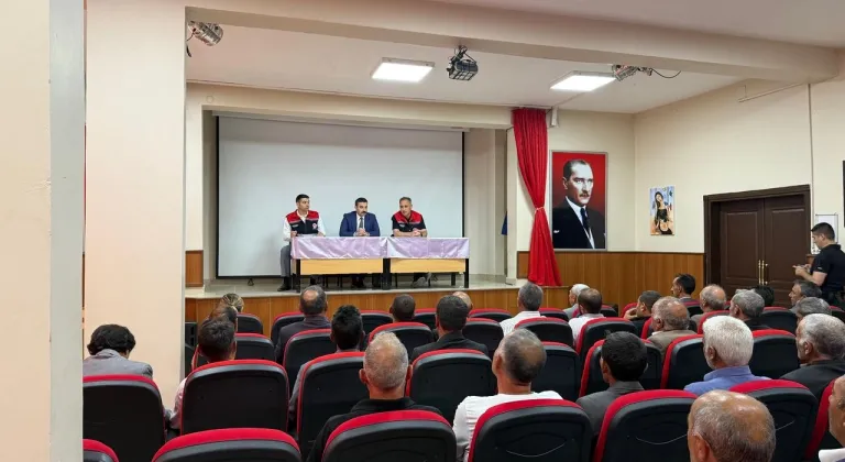 Arpaçay'da muhtarlara tarımsal bilgilendirme toplantısı düzenlendi
