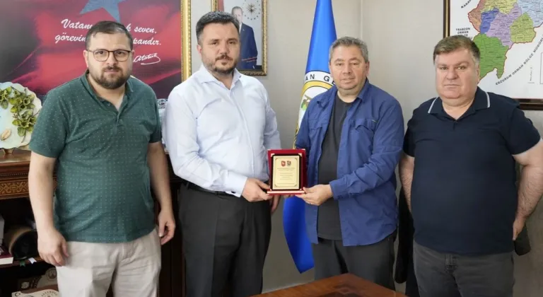 Artvin Trabzonspor Taraftarlar Derneğinden Orman Bölge Müdürü Gürsoy’a ziyaret
