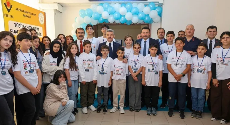 Artvin'de TÜBİTAK 4006 Bilim Fuarı açıldı