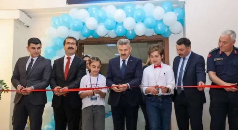 Artvin’de TÜBİTAK 4006 Bilim Fuarı’nda Projeler Görücüye Çıktı







