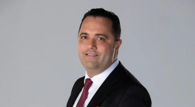 Avukat Rezan Epözdemir rüşvet, casusluk ve FETÖ’ye yardım iddiasıyla gözaltında