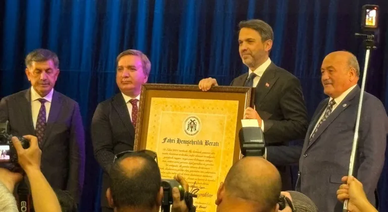 Bakan Alparslan Bayraktar’a Erzincan’da Fahri Hemşehrilik Beratı: “Erzincan beni bağrına bastı”