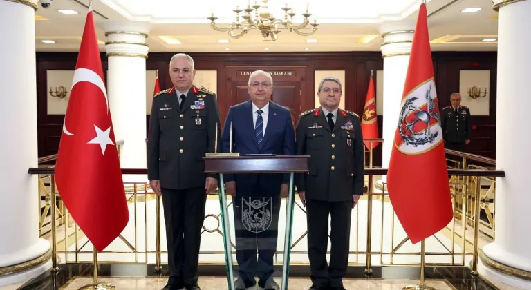 Bakan Güler, Kara Kuvvetleri Komutanlığı'ndaki devir-teslim törenine katıldı