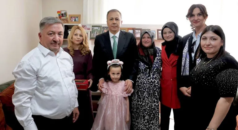 Bakan Yerlikaya’dan Şehit Teğmen Fikret Dinçer’in ailesine bayram ziyareti