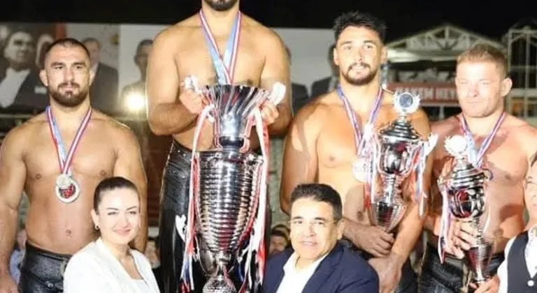 Balıkesir Büyükşehir Belediyesporlu Enes Doğan Elmalı’nın 2. kez Başpehlivanı oldu
