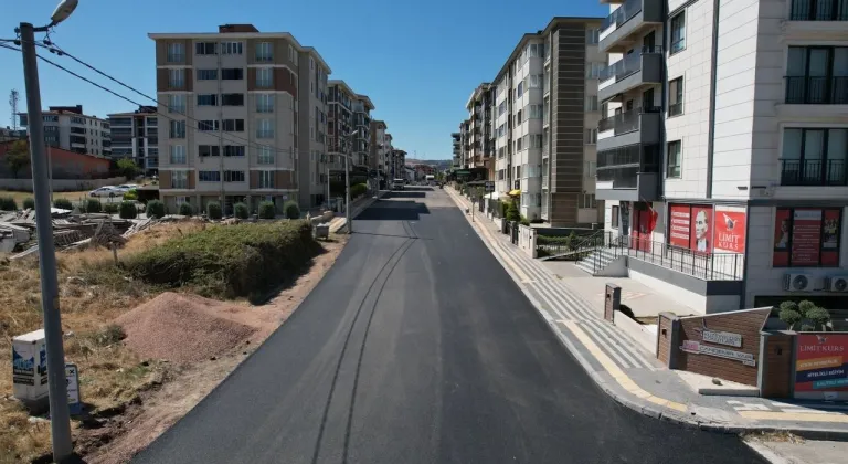 Balıkesir Büyükşehir, yıllardır hizmet bekleyen yolları asfaltla buluşturuyor