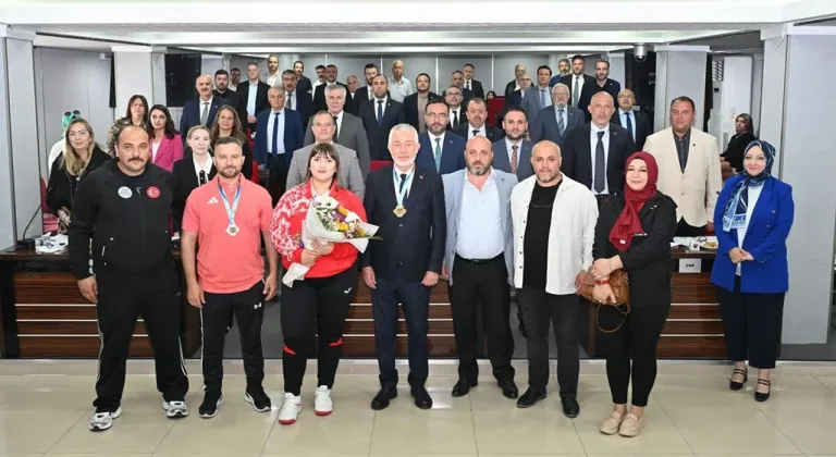 Başkan Başdeğirmen: Fatmagül’ün başarısı Isparta’mızın gururu
