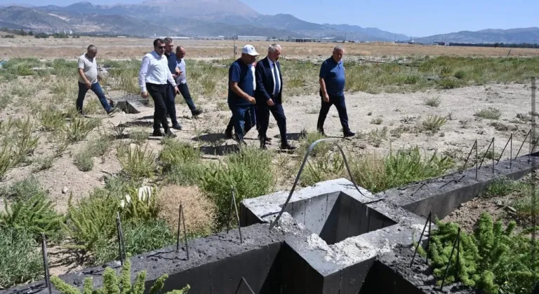 Başkan Başdeğirmen, Gül 2 Sanayi Sitesi’ndeki örnek dükkanları inceledi