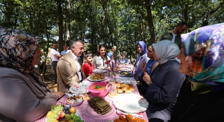 Başkan Büyükakın, Gebze’de annelerin pikniğine katıldı