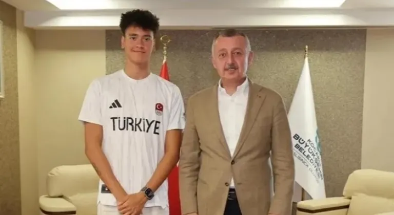 Başkan Büyükakın’dan İzmitli Şampiyona Tebrik