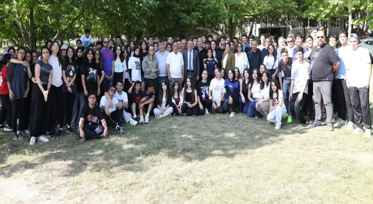 Başkan Meçikoğlu’ndan öğrencilere moral ziyareti
