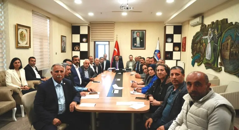 Başkan Ötüken Senger, Muhtarlarla buluştu: “Halkımızın taleplerini birlikte karşılayacağız”