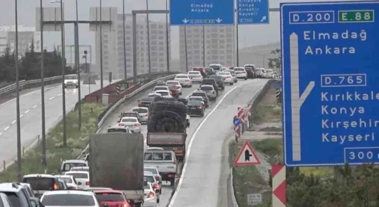 Bayram tatilinden dönüş başladı: Yollarda yoğunluk artıyor