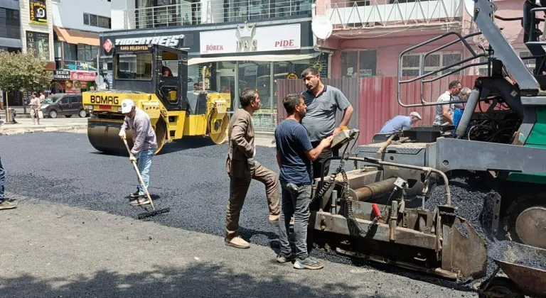Belediye ekipleri gece gündüz sahada: Kars'ta hummalı yol çalışması başladı