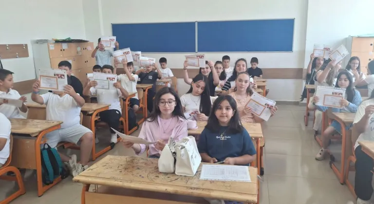 Beypazarı’nda 10 bin 400 öğrenci karnelerini alarak tatili girdi