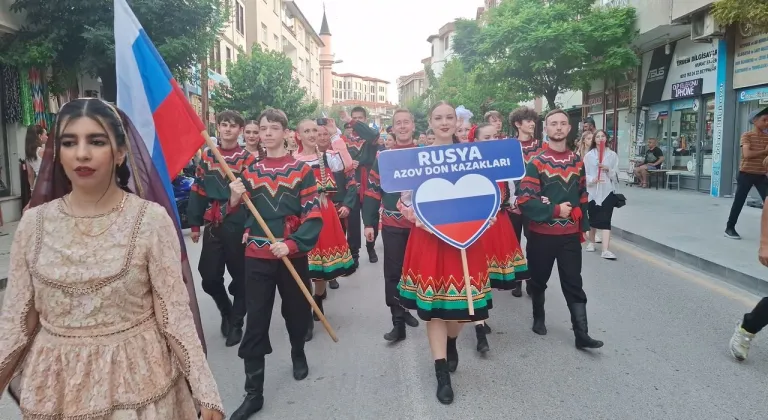 Beypazarı'nda renkli başlangıç: 2. Uluslararası Halk Dansları ve Müzik Festivali kortejle başladı