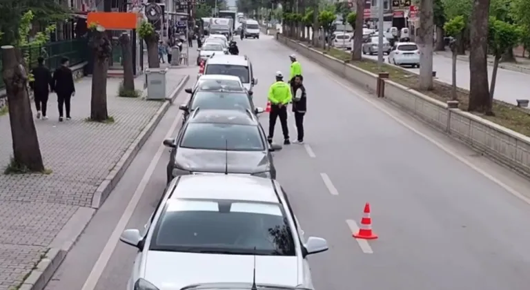 Burdur’da geniş çaplı trafik uygulamasında 25 araca ceza geldi 15 araç trafikten men edildi