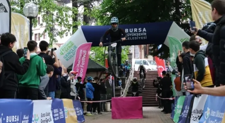 Bursa'da Adrenalin Dolu 'Urban Downhill' Yarışı Büyük Beğeni Topladı!