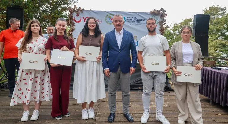 Büyükakın, soydaş gençlerle buluştu