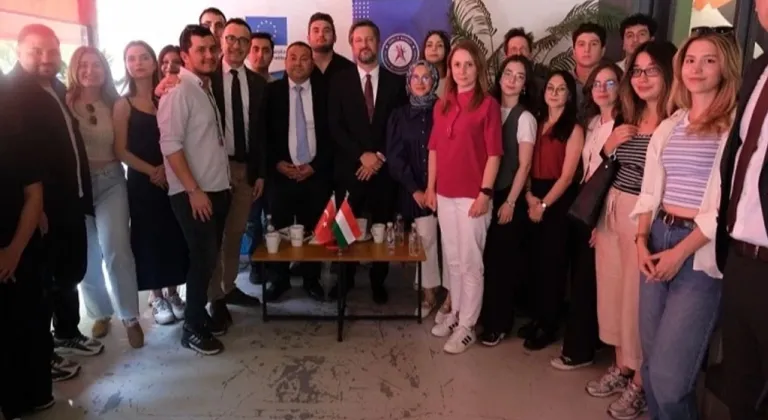 Büyükelçi Viktor Mátis, Eskişehirli gençlerle buluştu