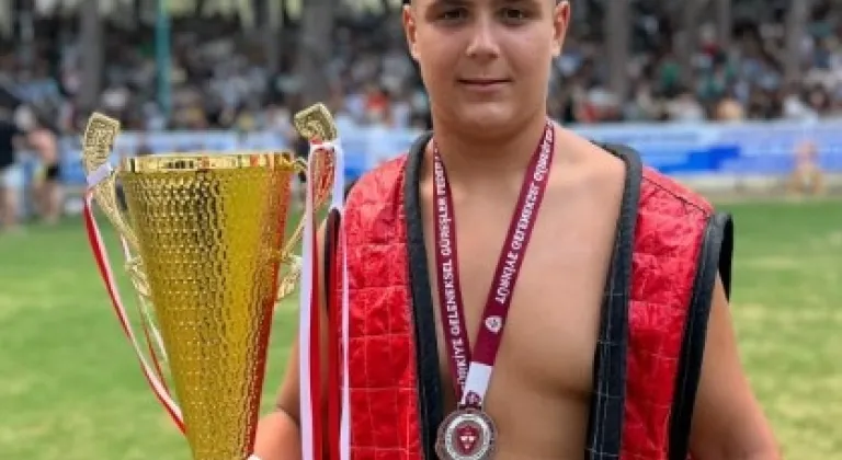 Büyükşehir’in Güreşçisi Gurur Kaynağı Oldu