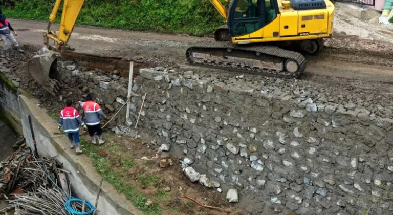 Çamaş’ta güvenli yol inşası sürüyor