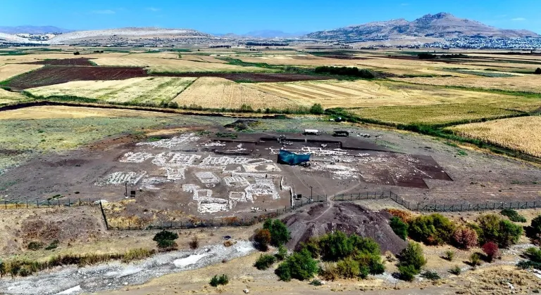 Çayönü tepesi’nde 9 bin 500 yıllık kamusal yapı gün yüzüne çıkarıldı