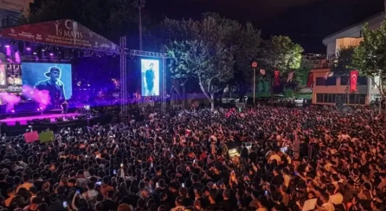 Ceza Konseriyle 19 Mayıs Coşkusu Zirve Yaptı








