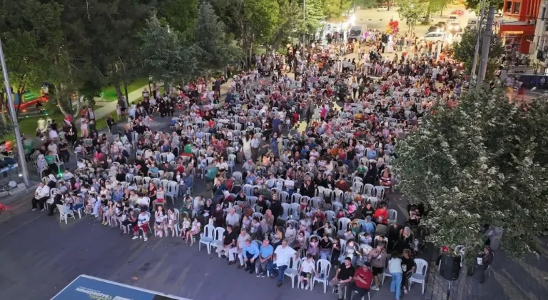 Çocuklar eğlendi, aileler kaynaştı, Fatih Mahallesi’nde sinema keyfi yaşandı