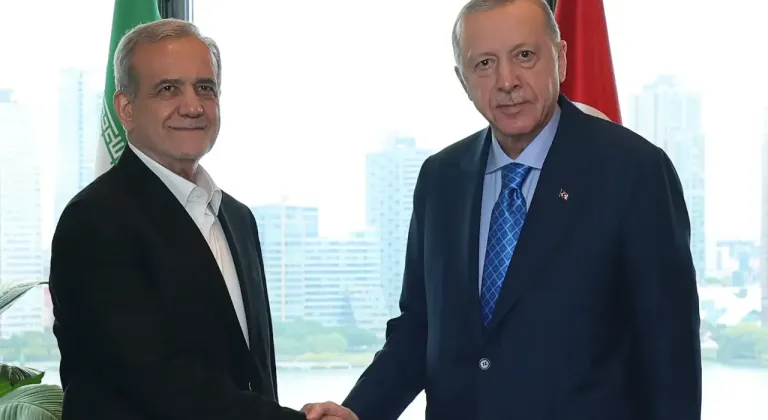 Cumhurbaşkanı Erdoğan, İran Cumhurbaşkanı Pezeşkiyan ile telefonda görüştü
