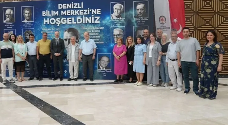Denizli'de “Bilim ve Sevgi” söyleşisi büyük ilgi gördü