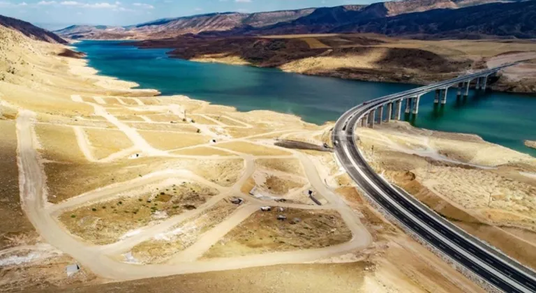 Dicle Nehri kıyısındaki Kesmeköprü köyü’nde konut krizi: Köylüler ödenek bekliyor
