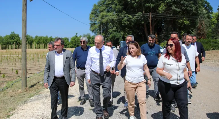 Düzce Belediye Başkanı Dr. Faruk Özlü Tarım Akademisi'nde ilk ata tohumunu dikti